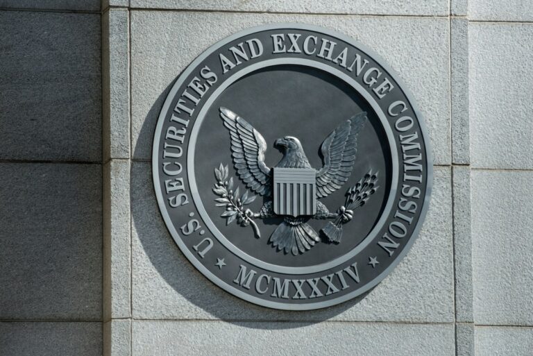 Grayscale wins lawsuit against SEC, while the agency settles first NFT case and Friend.tech hype crashes
